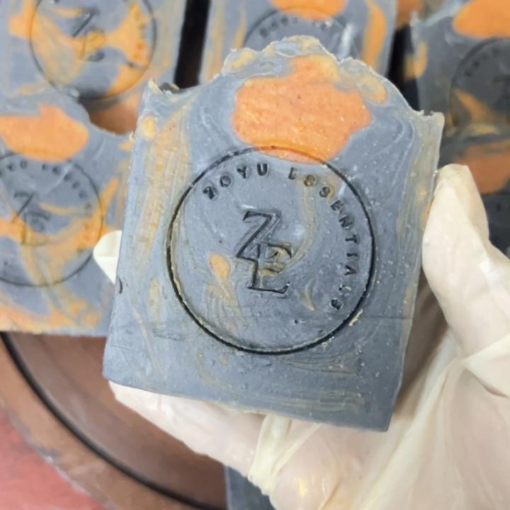 ACTIVATED CHARCOAL DETOX BAR